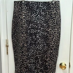 Apt 9 cheetah, leopard print  Black‎ Silver Grey size large skirt s1105